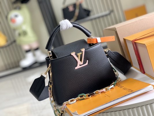 หนังแพะซับกระเป๋าแบรนด์ดัง Louis Vuitton Capucines Mini