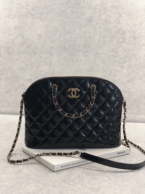 กระเป๋าช้อปปิ้งหนังลูกวัวสิทธิบัตร Chanel ใบเล็กสไตล์เรโทรเลดี้