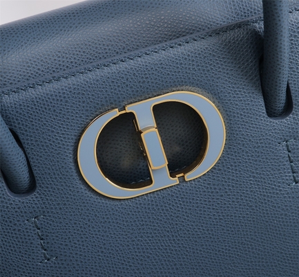 หนังลูกวัวแบรนด์ Dior กระเป๋าถือสุภาพสตรีขนาดกลาง St Honoré Tote D6718