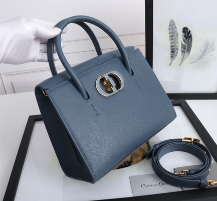 หนังลูกวัวแบรนด์ Dior กระเป๋าถือสุภาพสตรีขนาดกลาง St Honoré Tote D6718