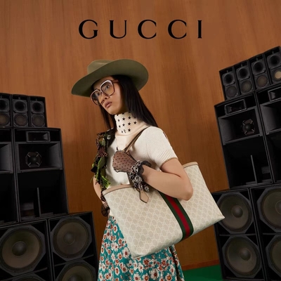 กระเป๋าสะพายแบรนด์ปรับได้ขนาดกลาง Gucci Ophidia Tote White For Woman