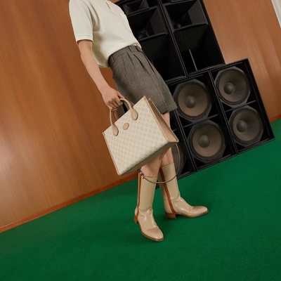 กระเป๋าสะพายผ้าใบ Gucci Supreme ขนาดเล็กพร้อม Interlocking G