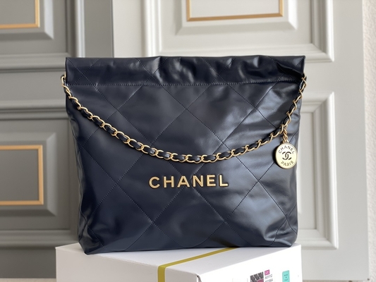 22S หนังลูกวัวสีกรมท่า Chanel 22 &quot;Trash Bag&quot; Small Handbag ODM