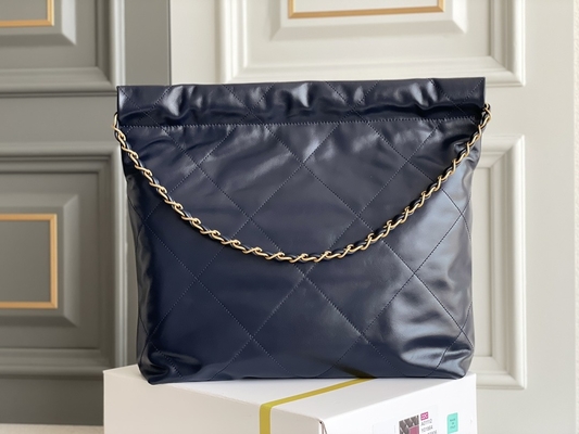 22S หนังลูกวัวสีกรมท่า Chanel 22 &quot;Trash Bag&quot; Small Handbag ODM