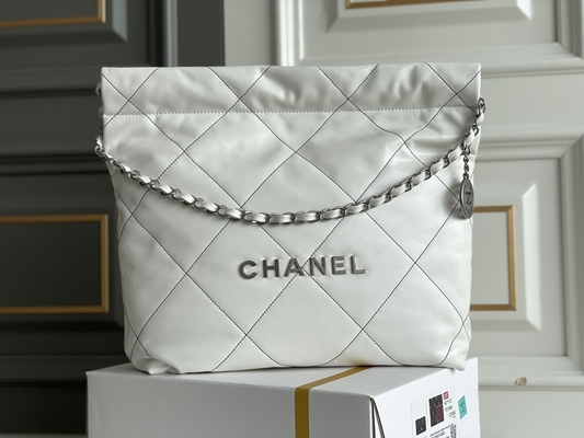 22S หนังลูกวัวสีกรมท่า Chanel 22 &quot;Trash Bag&quot; Small Handbag ODM