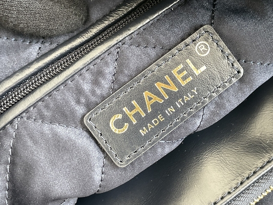 22S หนังลูกวัวสีกรมท่า Chanel 22 &quot;Trash Bag&quot; Small Handbag ODM