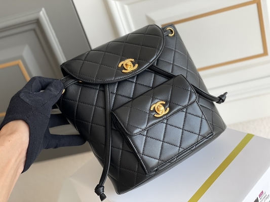 กระเป๋าเป้สะพายหลังยี่ห้อ Chanel Leather Flap Designer 1994-1996 Diamond Quilted For Women