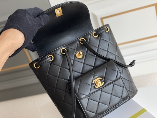 กระเป๋าเป้สะพายหลังยี่ห้อ Chanel Leather Flap Designer 1994-1996 Diamond Quilted For Women