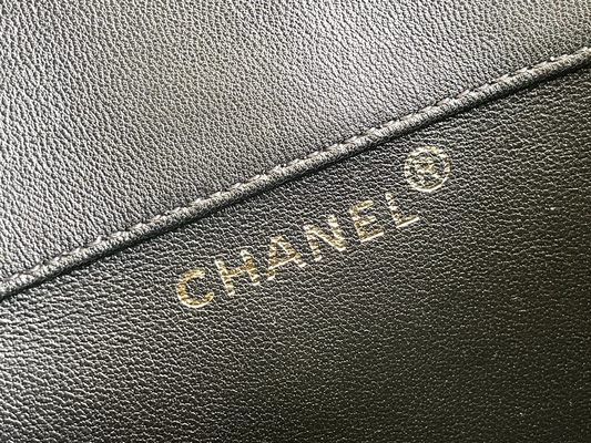 กระเป๋าเป้สะพายหลังยี่ห้อ Chanel Leather Flap Designer 1994-1996 Diamond Quilted For Women