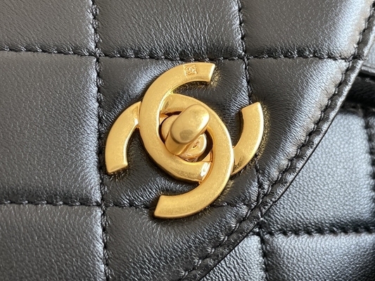 กระเป๋าเป้สะพายหลังยี่ห้อ Chanel Leather Flap Designer 1994-1996 Diamond Quilted For Women