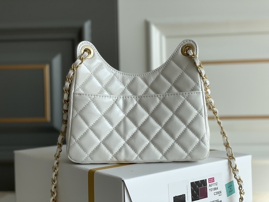 หนังลูกวัวสีขาวคลาสสิก กระเป๋าแบรนด์ดัง Preloved Chanel 2023 Cruise Bags