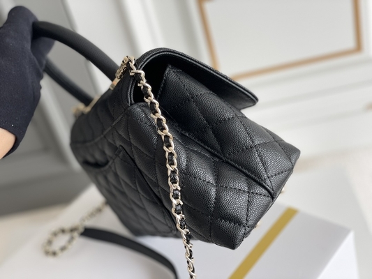 ***กระเป๋าสุภาพสตรีเย็บขอบแบรนด์ Lambskin Chanel Trapezoid Bag
