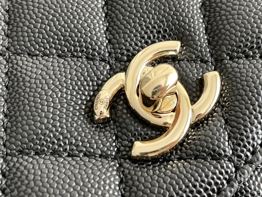 ***กระเป๋าสุภาพสตรีเย็บขอบแบรนด์ Lambskin Chanel Trapezoid Bag