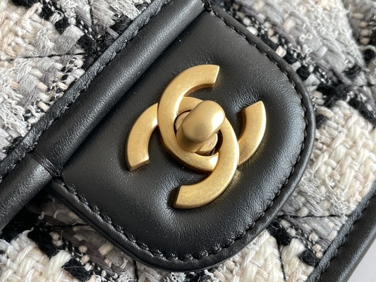 กระเป๋าแบรนด์เนม 2WAY ขนาดกลาง Calfskin Women Chanel Flap Bag