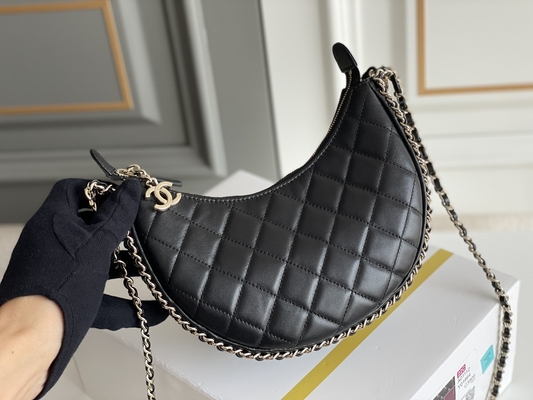 กระเป๋าสะพายข้างขนาดเล็กสายโซ่สีดำแบรนด์ Chanel Hobo กระเป๋าถือหนังลูกวัว