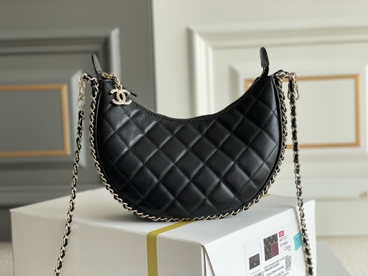 กระเป๋าสะพายข้างขนาดเล็กสายโซ่สีดำแบรนด์ Chanel Hobo กระเป๋าถือหนังลูกวัว