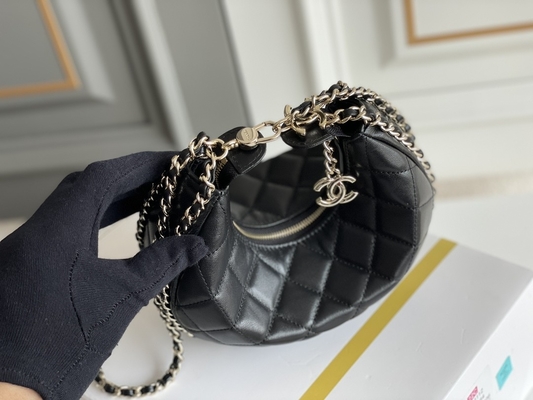 กระเป๋าสะพายข้างขนาดเล็กสายโซ่สีดำแบรนด์ Chanel Hobo กระเป๋าถือหนังลูกวัว