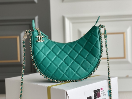 กระเป๋าสะพายข้างขนาดเล็กสายโซ่สีดำแบรนด์ Chanel Hobo กระเป๋าถือหนังลูกวัว