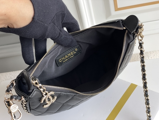 กระเป๋าสะพายข้างขนาดเล็กสายโซ่สีดำแบรนด์ Chanel Hobo กระเป๋าถือหนังลูกวัว