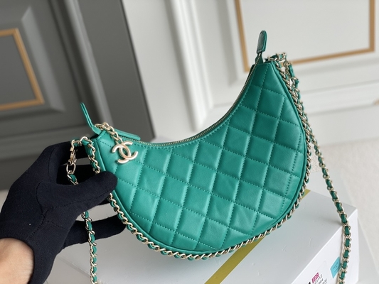 กระเป๋าสะพายข้างขนาดเล็กสายโซ่สีดำแบรนด์ Chanel Hobo กระเป๋าถือหนังลูกวัว