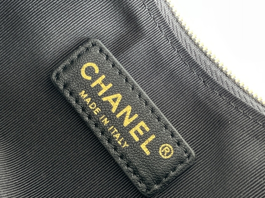 กระเป๋าสะพายข้างขนาดเล็กสายโซ่สีดำแบรนด์ Chanel Hobo กระเป๋าถือหนังลูกวัว