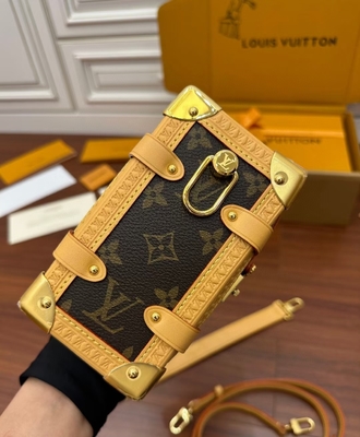 ผ้าใบ Presbyopic สีน้ำตาล Louis Vuitton LV Side Trunk Monogram PM Bag Suitcase