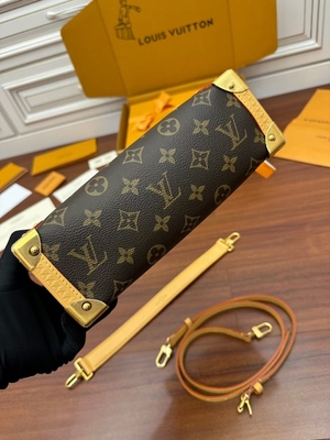 ผ้าใบ Presbyopic สีน้ำตาล Louis Vuitton LV Side Trunk Monogram PM Bag Suitcase