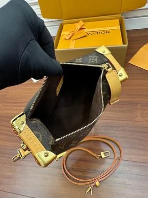 ผ้าใบ Presbyopic สีน้ำตาล Louis Vuitton LV Side Trunk Monogram PM Bag Suitcase