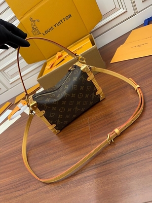 ผ้าใบ Presbyopic สีน้ำตาล Louis Vuitton LV Side Trunk Monogram PM Bag Suitcase