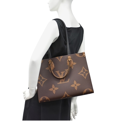 Reverse Canvas Designer Monogram Bag OnTheGo MM Louis Vuitton กระเป๋าช้อปปิ้ง