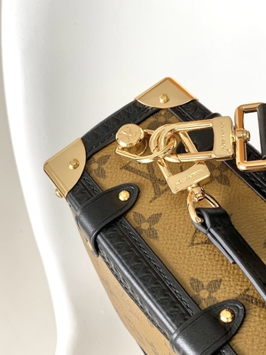 ผ้าใบเคลือบ Cruise Presbyopia Louis Vuitton M46358 LV Side Trunk Monogram กระเป๋าสะพายไหล่