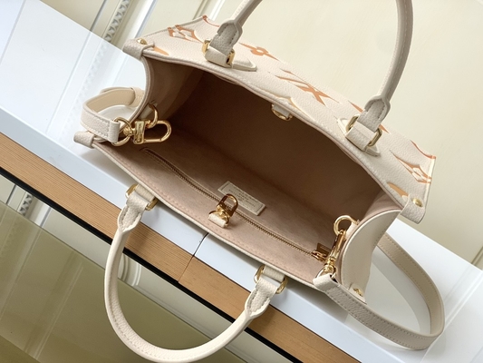 Cream Saffron Giant Monogram OnTheGo MM กระเป๋า Louis Vuitton Messenger สำหรับ IPad Mini