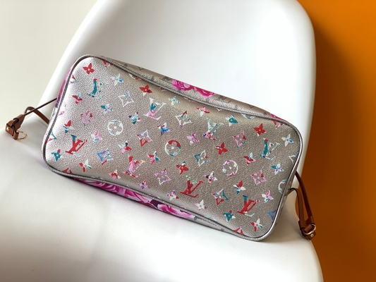 ลายดอกไม้สีเงิน Louis Vuitton Large Never Full M21352