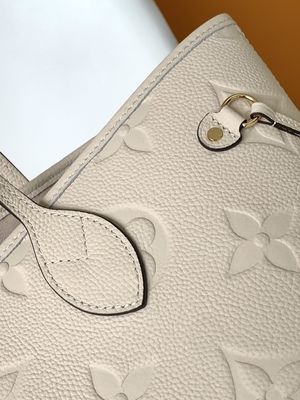 กระเป๋าโท้ท Monogram Canvas Neverfull MM Beige มือสอง