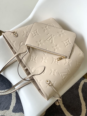 กระเป๋าโท้ท Monogram Canvas Neverfull MM Beige มือสอง