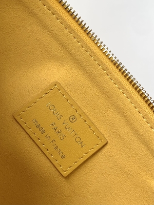ดอกทานตะวัน Monogram Embossed Custom Branded Bags Coussin PM Louis Vuitton Puffy Lambskin