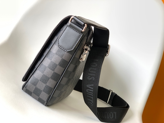 กระเป๋าผู้ชาย Louis Vuitton Branded District PM Damier Messenger Bag Graphite Black