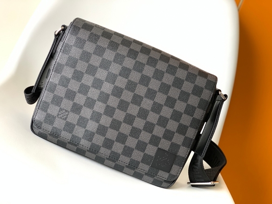 กระเป๋าผู้ชาย Louis Vuitton Branded District PM Damier Messenger Bag Graphite Black
