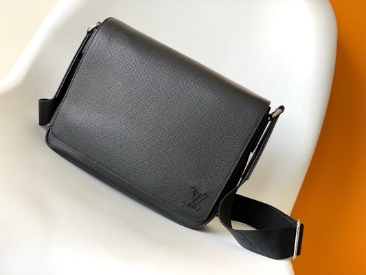 กระเป๋าผู้ชาย Louis Vuitton Branded District PM Damier Messenger Bag Graphite Black