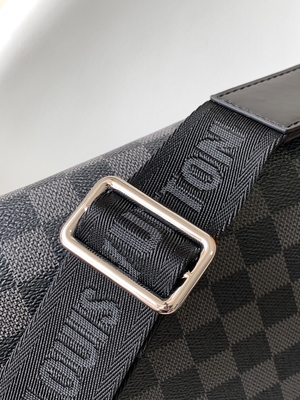 กระเป๋าผู้ชาย Louis Vuitton Branded District PM Damier Messenger Bag Graphite Black