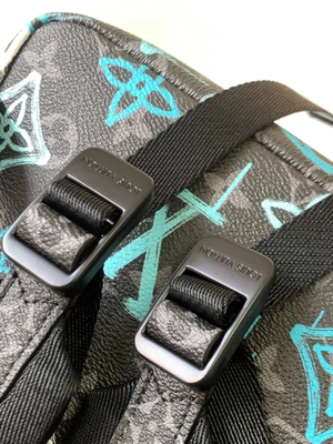 กระเป๋าเป้แบรนด์ดีไซเนอร์ Multicolor Discovery LV Graffiti Bag Green