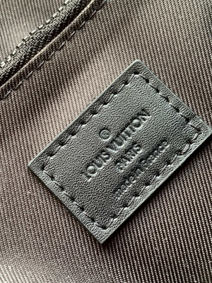Charm S Lock Louis Vuitton Monogram Macassar Barrel กระเป๋า Messenger