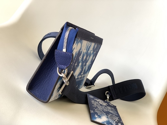 Gaston ขนาดเล็ก Louis Vuitton LV Pochette Wallet Double Zip Wearable
