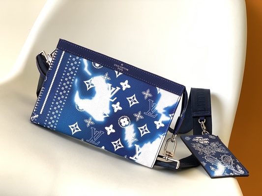 Gaston ขนาดเล็ก Louis Vuitton LV Pochette Wallet Double Zip Wearable