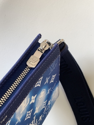 Gaston ขนาดเล็ก Louis Vuitton LV Pochette Wallet Double Zip Wearable