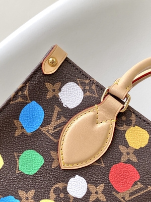 LV X Yayoi กระเป๋าแบรนด์เนมมือสอง Kusama OnTheGoMM Monogram Multicolor
