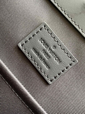 Mens Sac Plat Horizontal Zippé 24H M45571 Louis Vuitton กระเป๋า