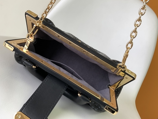 กระเป๋าคลัทช์ Louis Vuitton M45571
