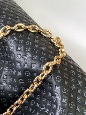 กระเป๋าคลัทช์ Louis Vuitton M45571