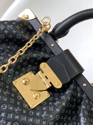 กระเป๋าคลัทช์ Louis Vuitton M45571